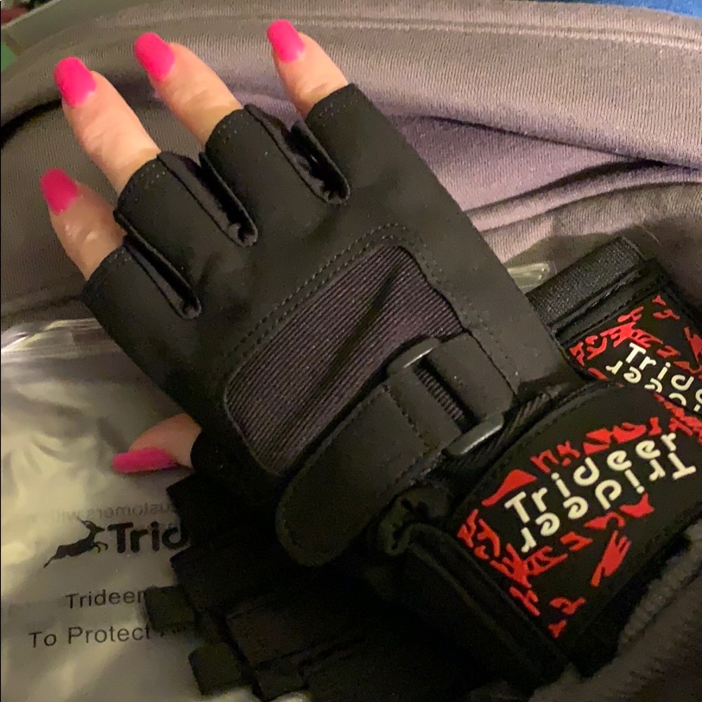 New Trideer Women’s Small Workout gloves.